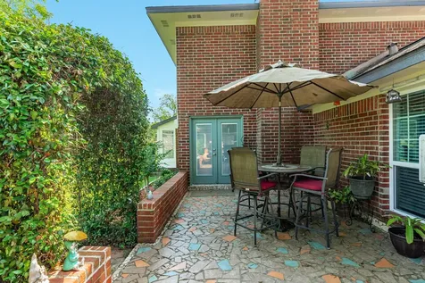 320 N Amherst Drive West Columbia TX 77486
