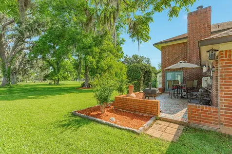 320 N Amherst Drive West Columbia TX 77486