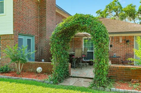 320 N Amherst Drive West Columbia TX 77486