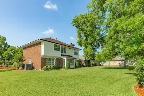 320 N Amherst Drive West Columbia TX 77486