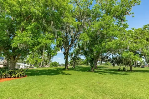 320 N Amherst Drive West Columbia TX 77486