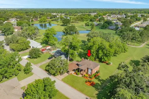 320 N Amherst Drive West Columbia TX 77486