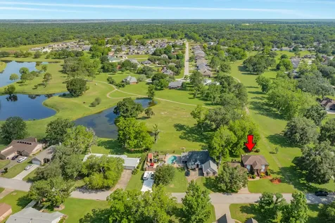 320 N Amherst Drive West Columbia TX 77486