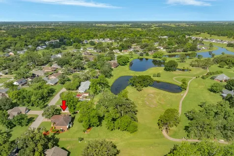 320 N Amherst Drive West Columbia TX 77486