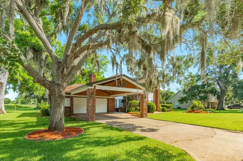320 N Amherst Drive West Columbia TX 77486