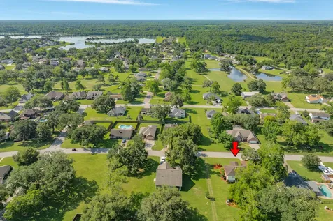 320 N Amherst Drive West Columbia TX 77486