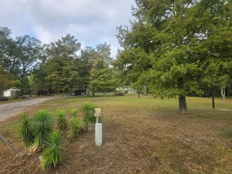 15661 N Highway 75 Willis TX 77378