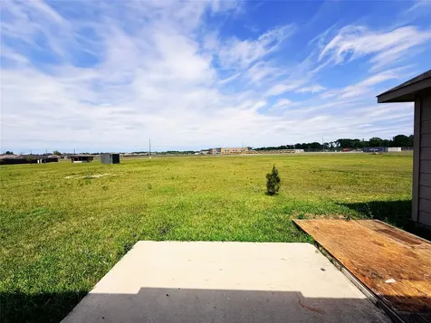 870 5102 Road Cleveland TX 77327