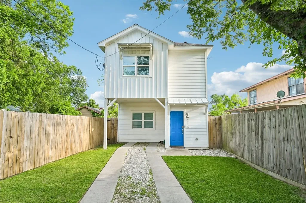 210 Garrotsville Street Houston TX 77022