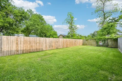 210 Garrotsville Street Houston TX 77022