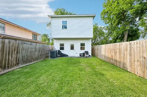 210 Garrotsville Street Houston TX 77022
