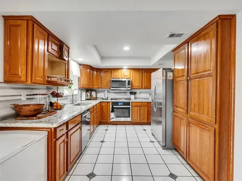10027 Glenkirk Drive Houston TX 77089