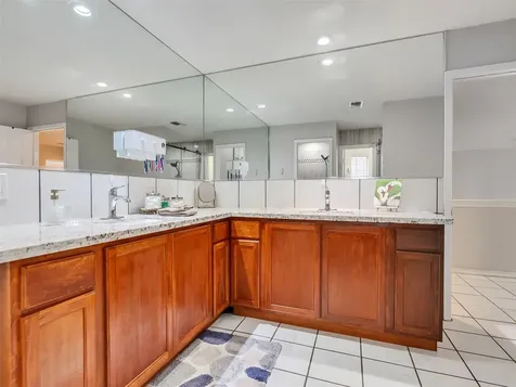 10027 Glenkirk Drive Houston TX 77089