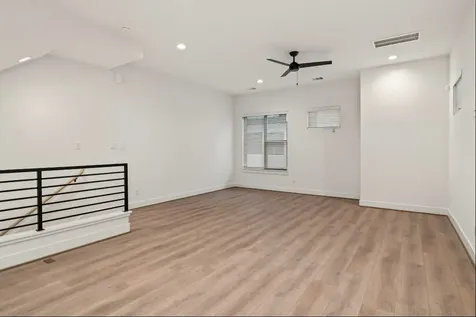 816 Curtin Street D Houston TX 77018