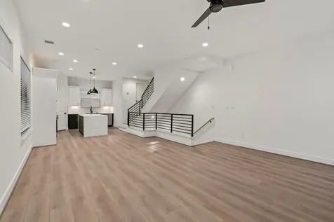 816 Curtin Street D Houston TX 77018