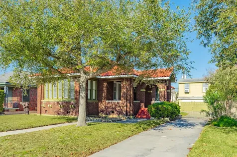 5022 Woodrow Avenue Galveston TX 77551