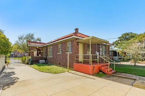 5022 Woodrow Avenue Galveston TX 77551