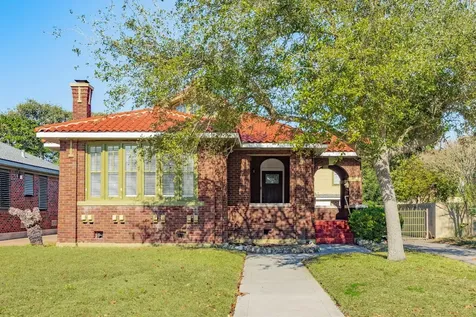 5022 Woodrow Avenue Galveston TX 77551