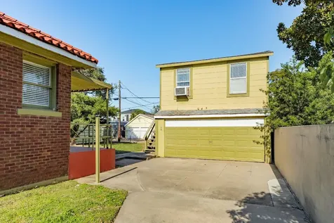 5022 Woodrow Avenue Galveston TX 77551