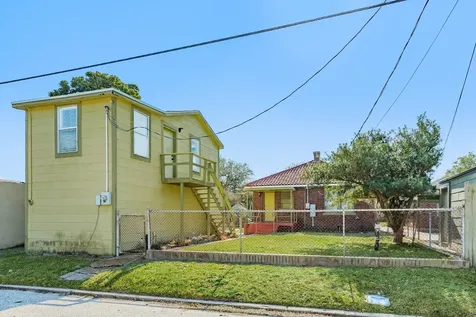 5022 Woodrow Avenue Galveston TX 77551