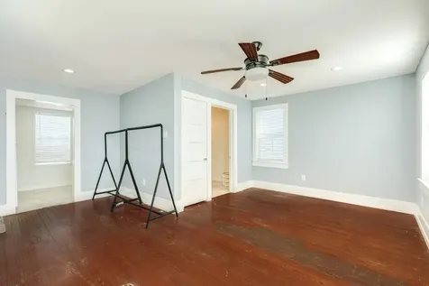 5022 Woodrow Avenue Galveston TX 77551