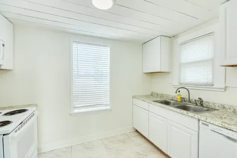 5022 Woodrow Avenue Galveston TX 77551