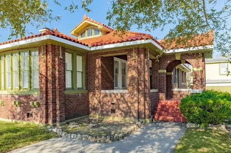 5022 Woodrow Avenue Galveston TX 77551