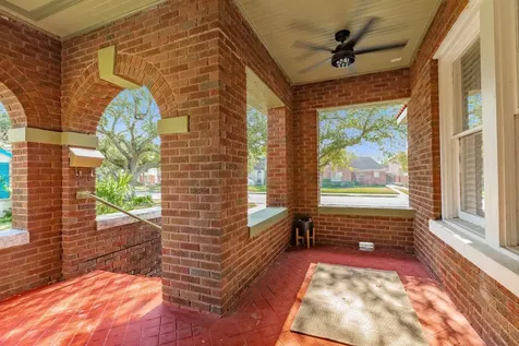 5022 Woodrow Avenue Galveston TX 77551