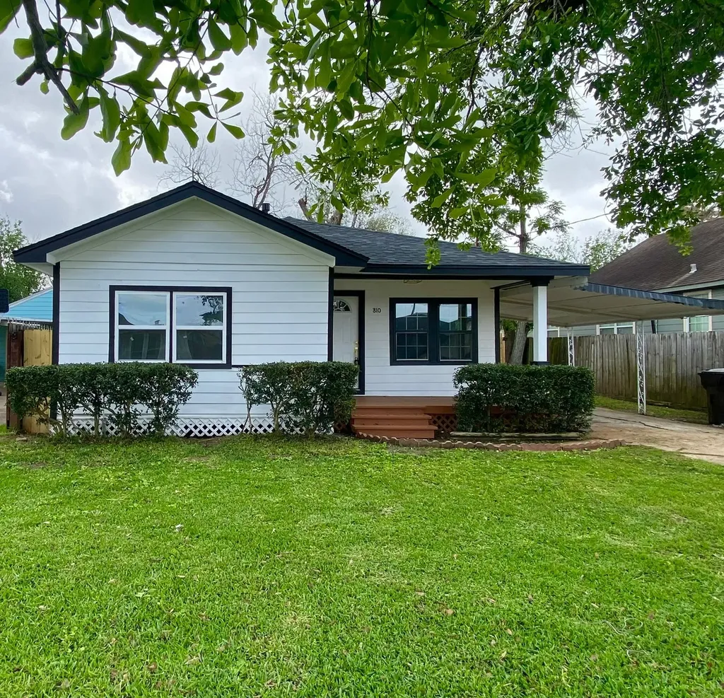 810 Avenue D South Houston TX 77587