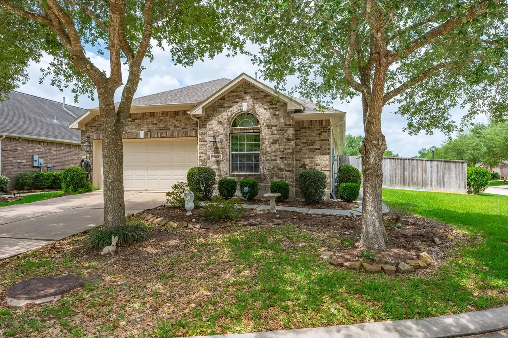 1201 N Riviera Circle Pearland TX 77581