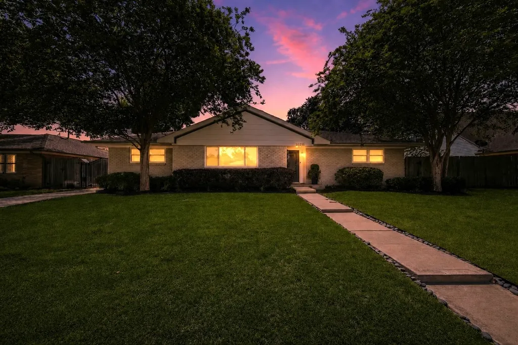 10211 Cliffwood Drive Houston TX 77035
