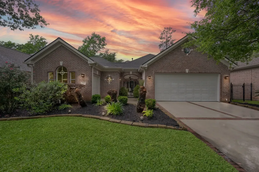 204 W Pines Drive Montgomery TX 77356