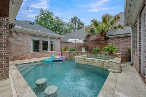 204 W Pines Drive Montgomery TX 77356