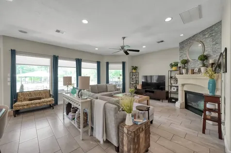 204 W Pines Drive Montgomery TX 77356