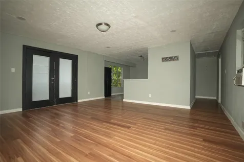 4909 Falls Street Houston TX 77026