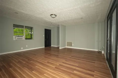 4909 Falls Street Houston TX 77026