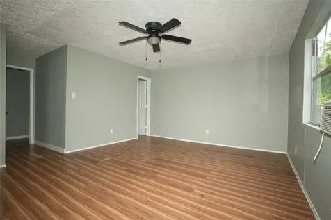 4909 Falls Street Houston TX 77026