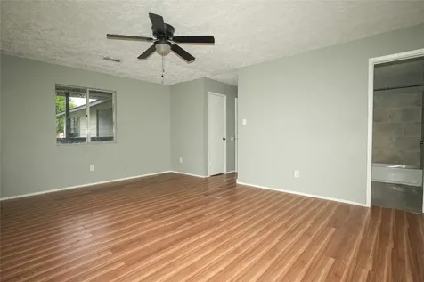 4909 Falls Street Houston TX 77026