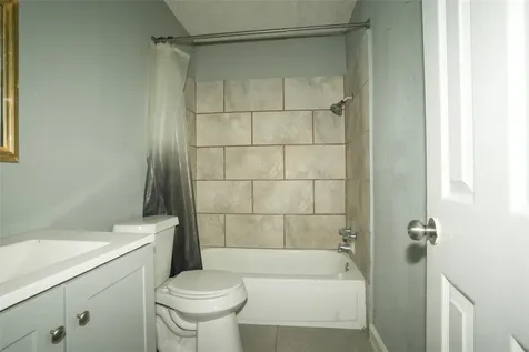 4909 Falls Street Houston TX 77026