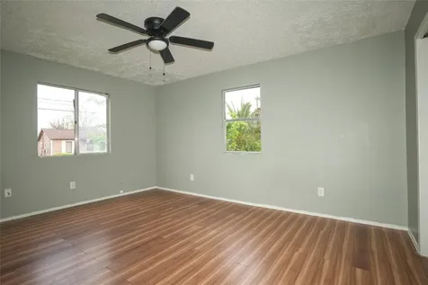 4909 Falls Street Houston TX 77026