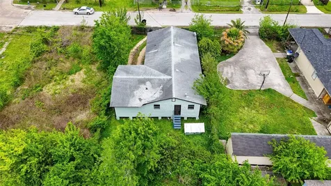 4909 Falls Street Houston TX 77026