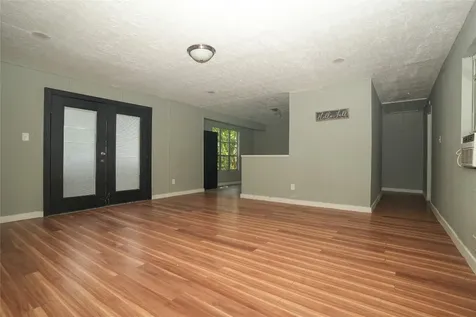 4909 Falls Street Houston TX 77026