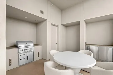 5656 San Felipe Street 1701 Houston TX 77056