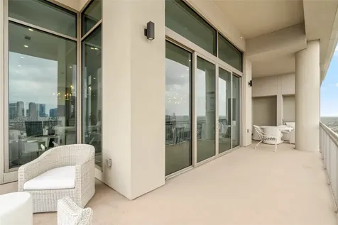 5656 San Felipe Street 1701 Houston TX 77056