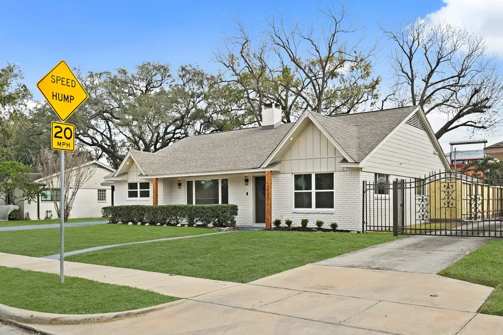 3011 Freshmeadows Drive Houston TX 77063
