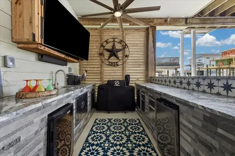 515 Westerly Drive Tiki Island TX 77554