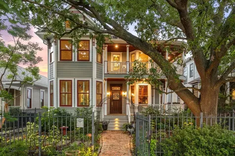 2018 Columbia Street Houston TX 77008