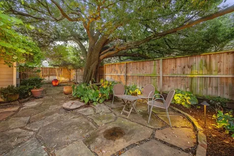 2018 Columbia Street Houston TX 77008