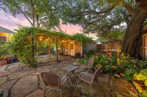 2018 Columbia Street Houston TX 77008