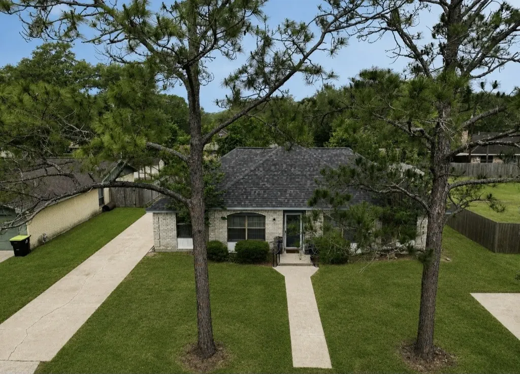 1710 Longhorn Avenue Bay City TX 77414